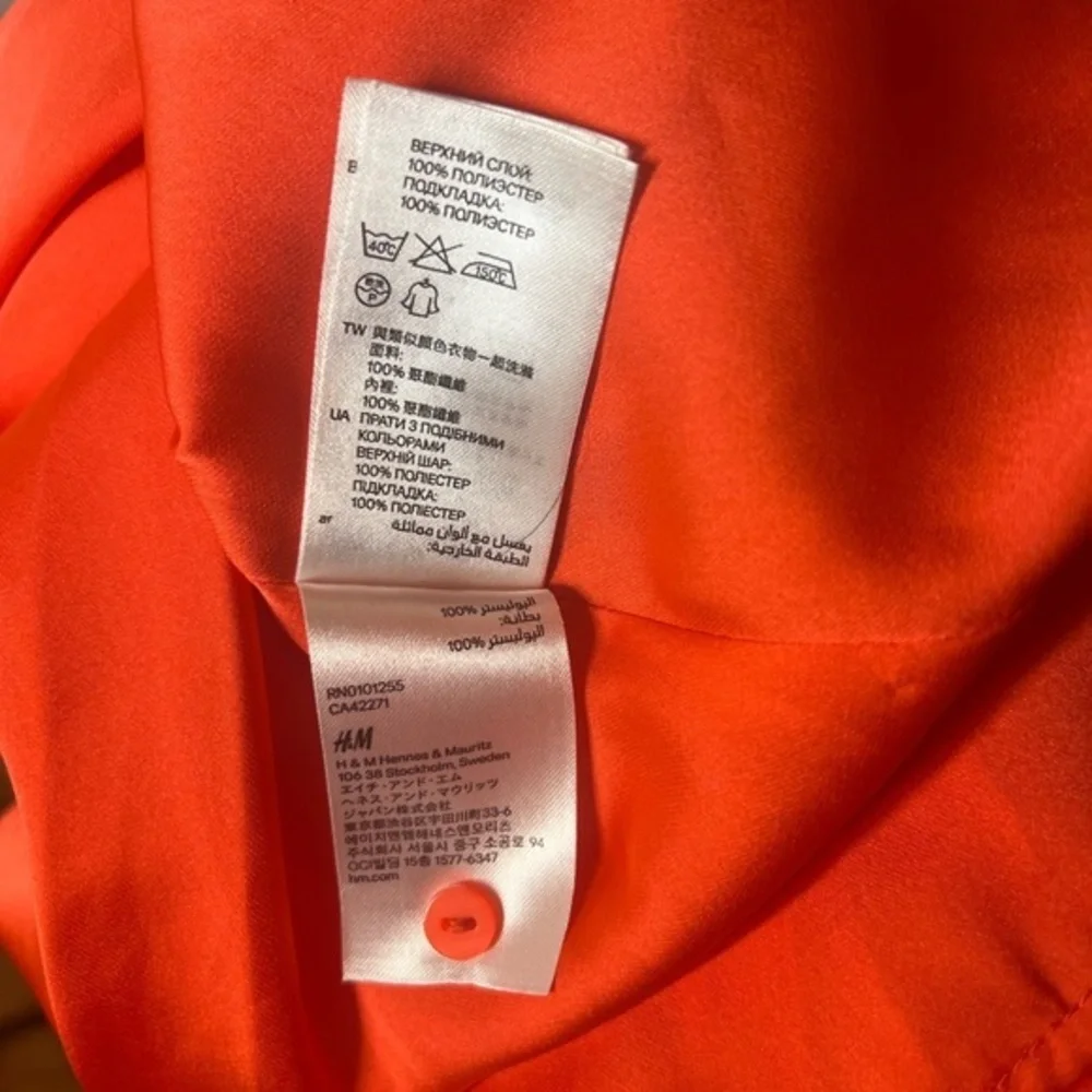 H & M Women Sz 4 Coral Sheer Overlay‎ Pleated Shirt V Neck Dress with Tie Waist
